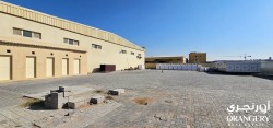 Warehouses for rent in Umm Al Thaoub