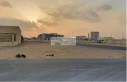 in the middle of building, near Sheikh Khalifa Hospital. For sale directl owner commercial lan