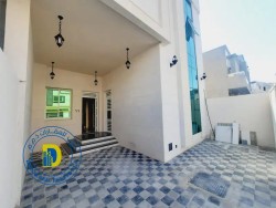 For exclusive sale, an excellent villa in Ajman, modern modern finishing, 4 rooms, at a very attractive price, 100% bank financing