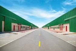 Warehouses for rent in Sharjah Free Zone without commission, with electricity from 25 kw to 120 kw